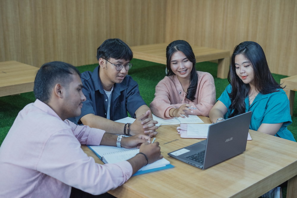 Kuliah Sambil Kerja, Begini Tips Cara Efektif agar Tetap Fokus